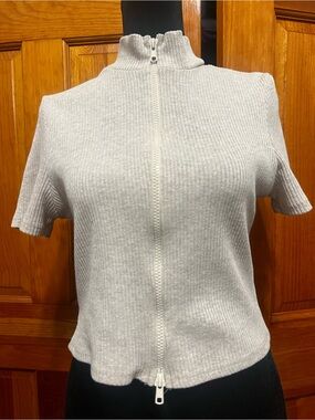 PrettyLittleThing Light Gray Ribbed Zip-Up Crop Top